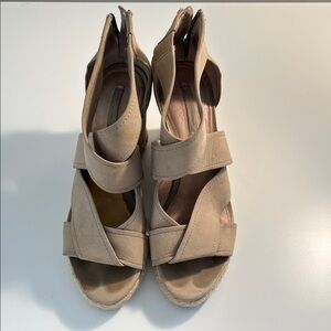 Frye Wedge Espadrilles Women's Beige Sandals - size 8.5